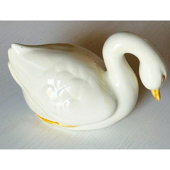 Simmons California Swan 1973 Porcelain Glazed White Figurine 5" Long And 3" Tall - Picture 3 of 8